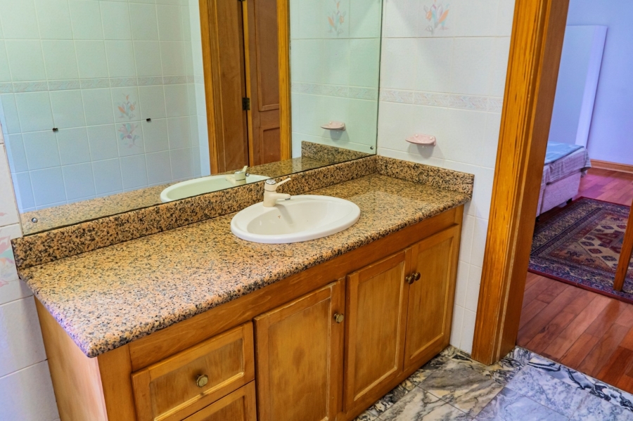 9 Bedroom Property for Sale in Bishopscourt Western Cape
